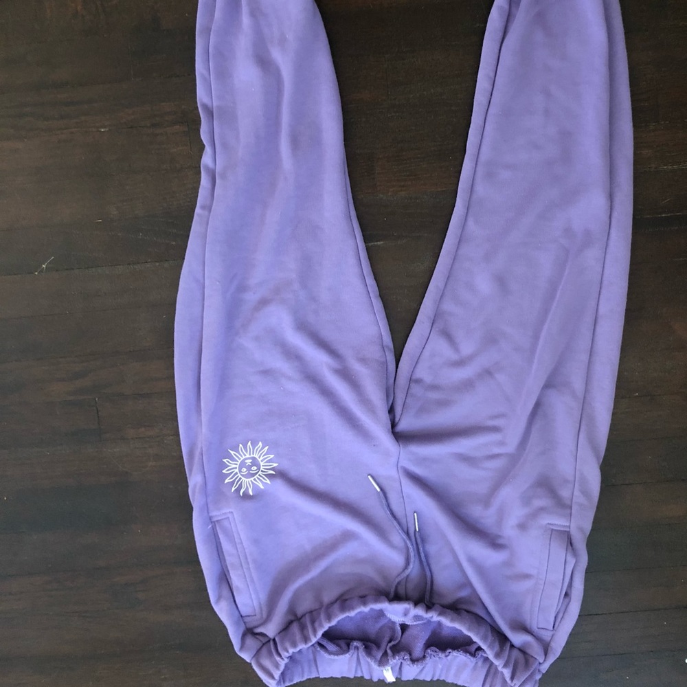 Cute cozy elastic purple sweats w pockets & a sun!